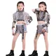 LOLANTA Girls ชุดเต้นเพลงแจ๊สชุดสตรีทโมเดิร์นชุดแฟชั่นเด็ก Glitter สีเงินเลื่อมเสื้อครอปและกางเกงขาสั้นเด็กฮิปฮอปแดนซ์ชุดสวมใส่แสดงบนเวที. 